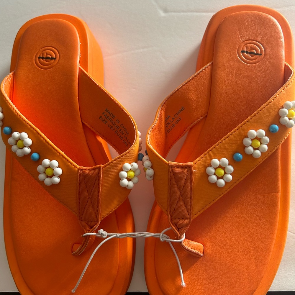 New Urban Outfitters Size 7 Orange Beaded Embellished Sandals/Flip Flops - Picture 2 of 9